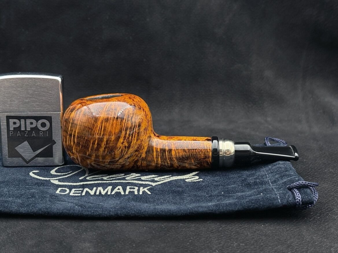 PEDER JEPPESEN NEERUP CLASSIC GR5 BILLARD - Damarlarında Işık Taşıyan Dingin Form