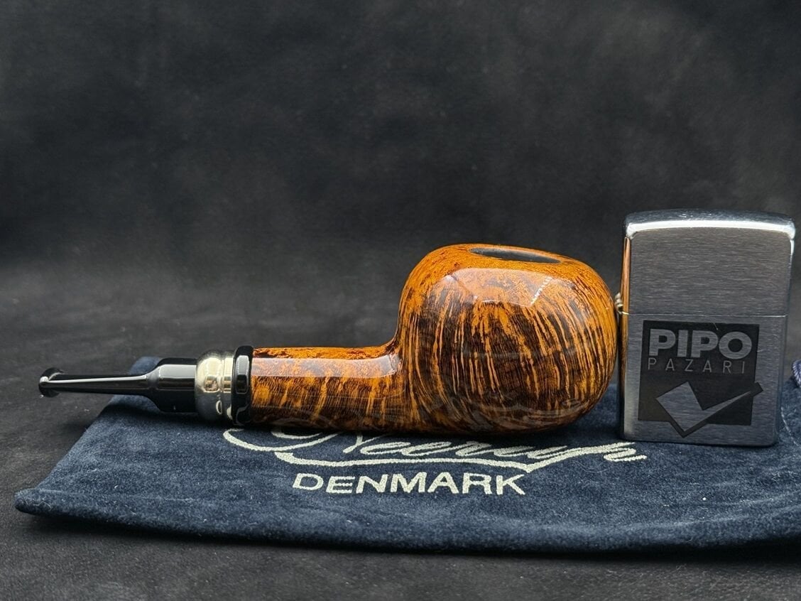 PEDER JEPPESEN NEERUP CLASSIC GR5 BILLARD - Damarlarında Işık Taşıyan Dingin Form