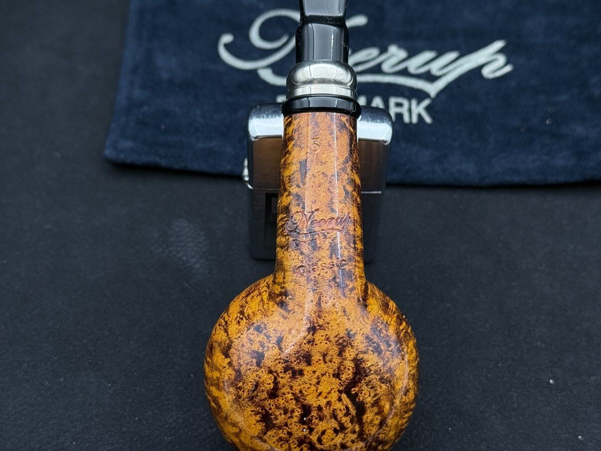 PEDER JEPPESEN NEERUP CLASSIC GR5 BILLARD - Damarlarında Işık Taşıyan Dingin Form