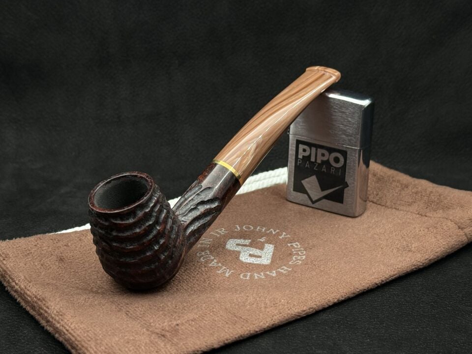 JOHNYPIPES 268 RUSTIC 1/8 BENT RUSTİK | Dalgalı Dokuda Cesur Bir Karakter