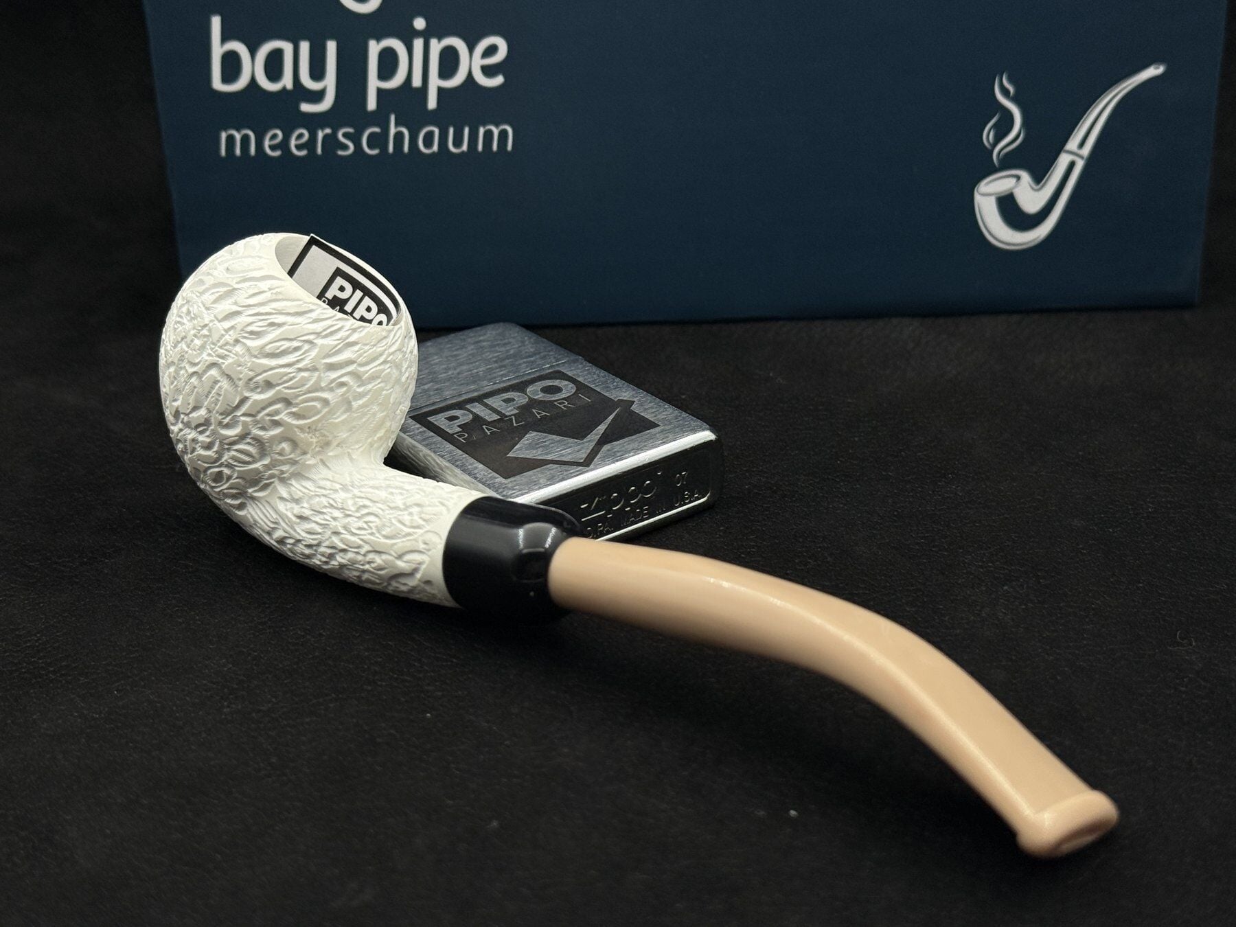 EMRE MANGALTEPE LÜLETAŞI HALF BENT YAPRAK RUSTİK MİNİ | Kompakt Form ve Krem Ağızlık Dengesi