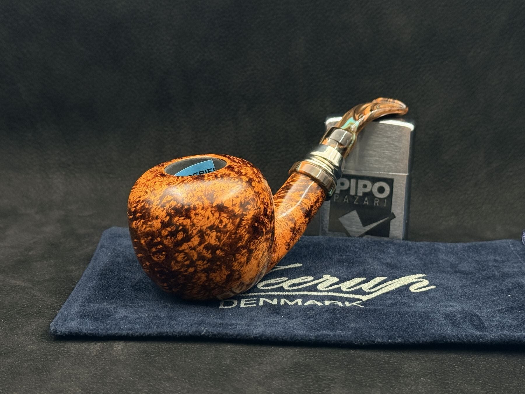 Peder Jeppesen – Neerup Classic GR4 Bent Pipo | Yoğun Damar Yapısında Derin Karakter