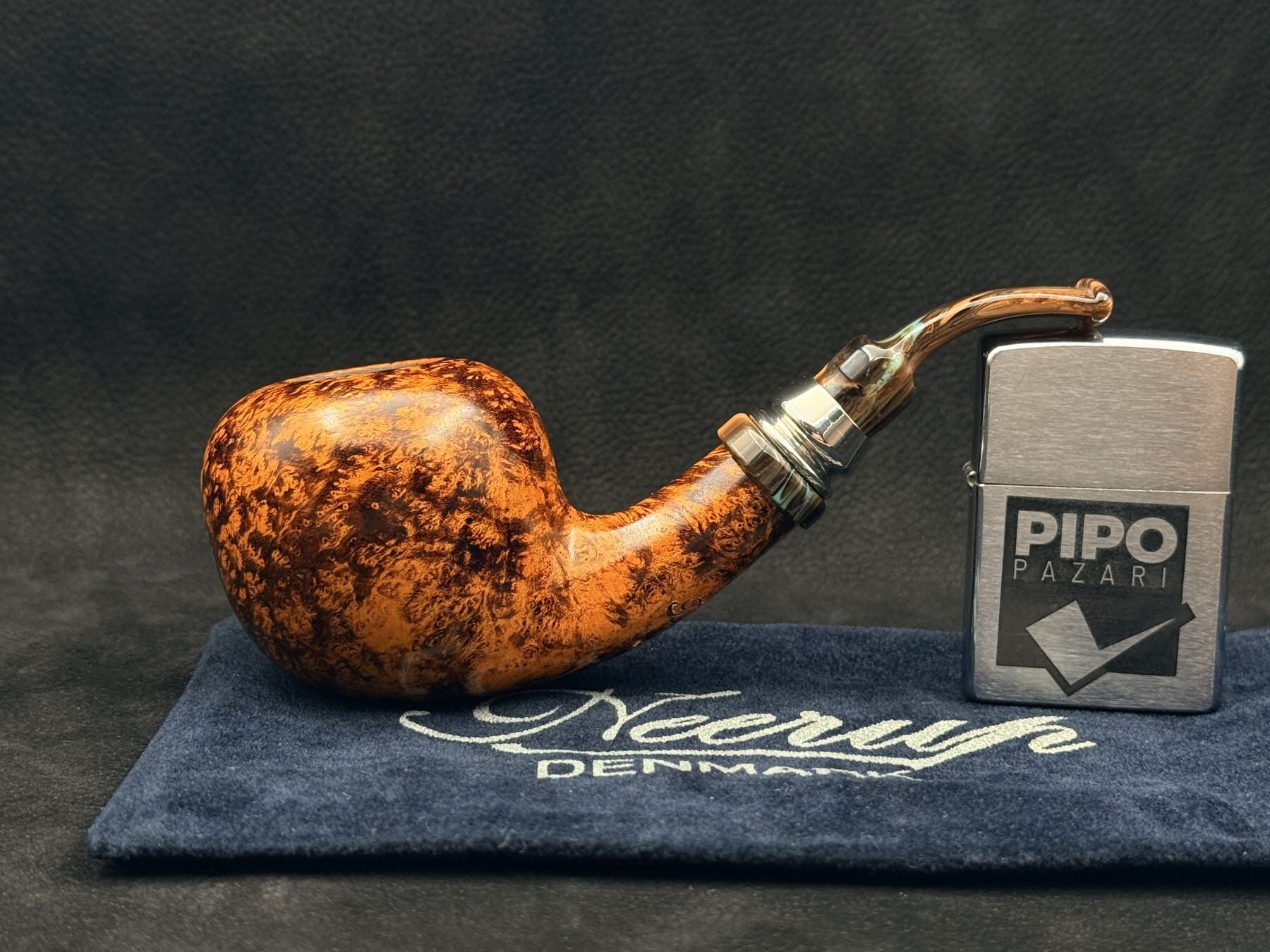 Peder Jeppesen – Neerup Classic GR4 Bent Pipo | Yoğun Damar Yapısında Derin Karakter