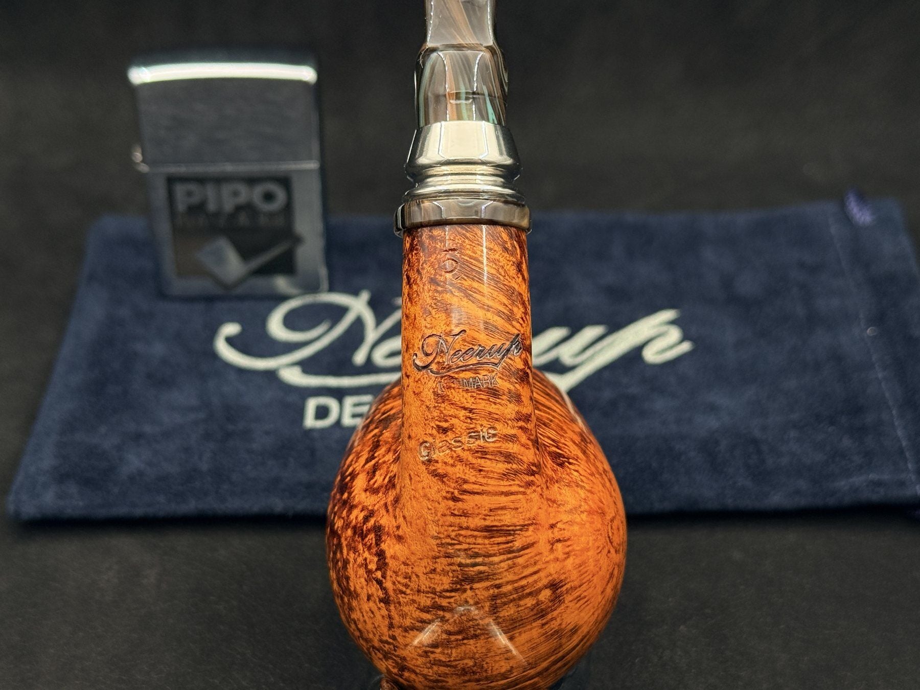 Peder Jeppesen – Neerup Classic GR5 Bent Pipo | Doğal Tonlarda Akıcı Zarafet