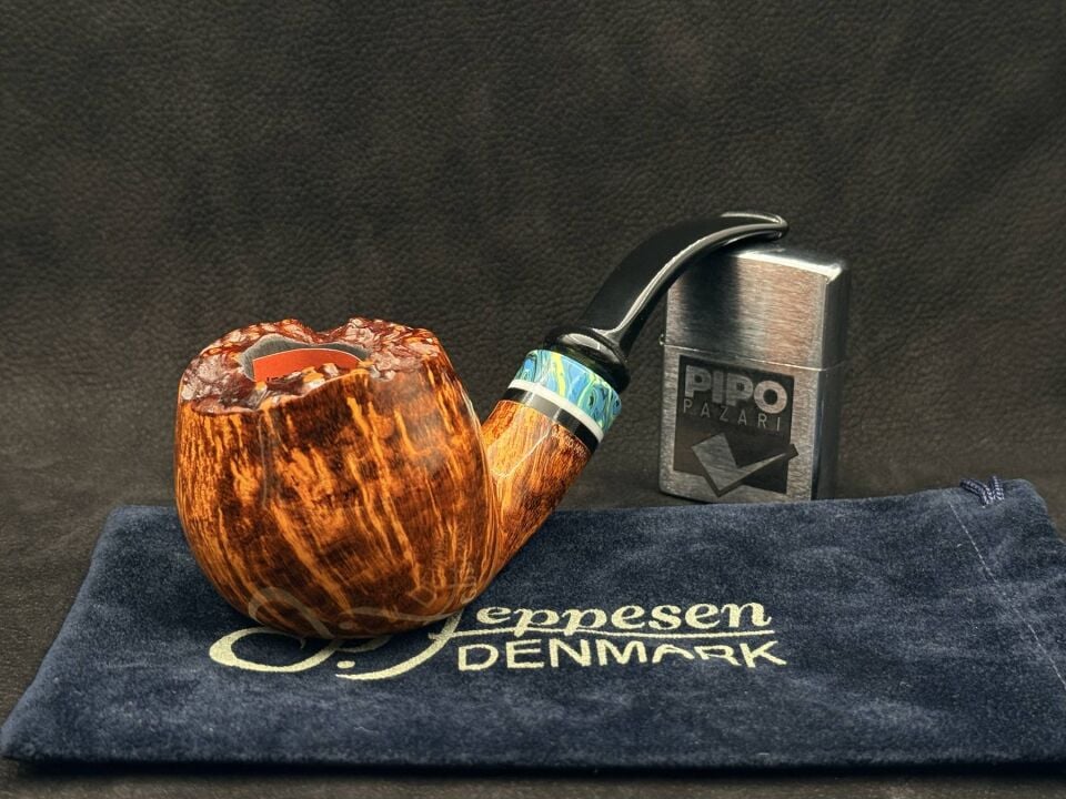 Peder Jeppesen Ida Easy Cut GR5 Bent Pipo | Plato Hazne ve Mavi Yüzük Detayı