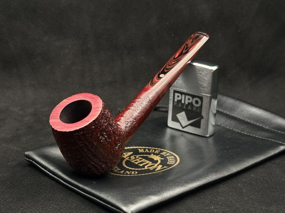Ashton Brindle XXX Billard Sandblast Pipo | Güçlü Kumlama & Klasik İngiliz Karakteri