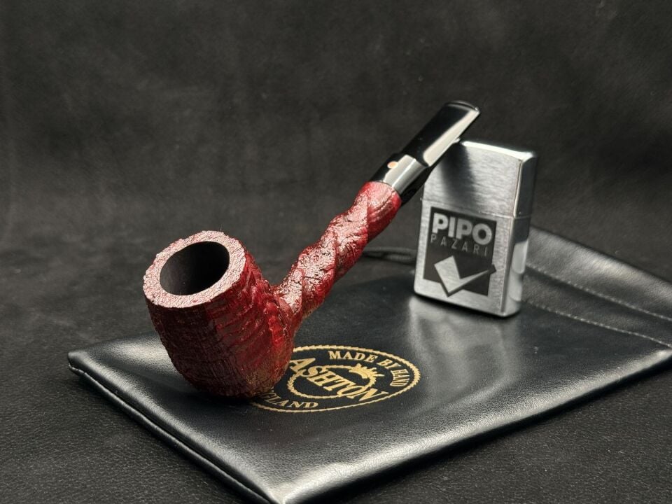 Ashton Pebble Grain XX Spiral Sandblast Pipo | Özgün Spiral Form & İngiliz Ustalığı