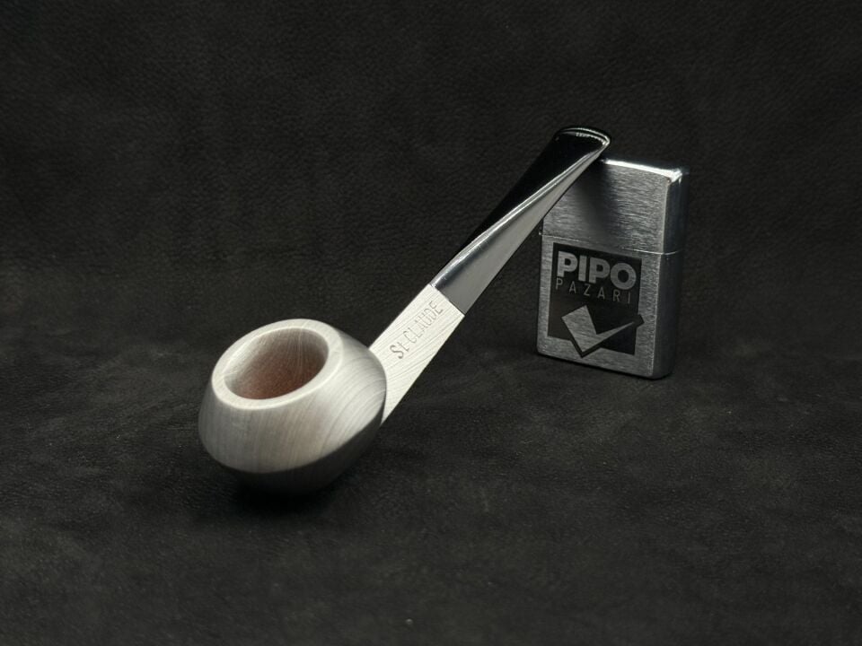 St. Claude Gri Bulldog Pipo | Modern Metal Dokunuş